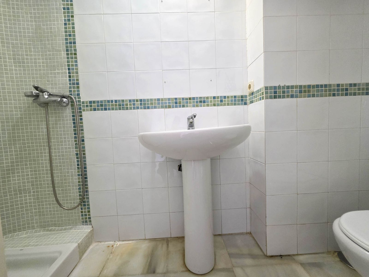 3 Bed, 2 Bath, ApartmentFor Sale, La Duquesa, Malaga