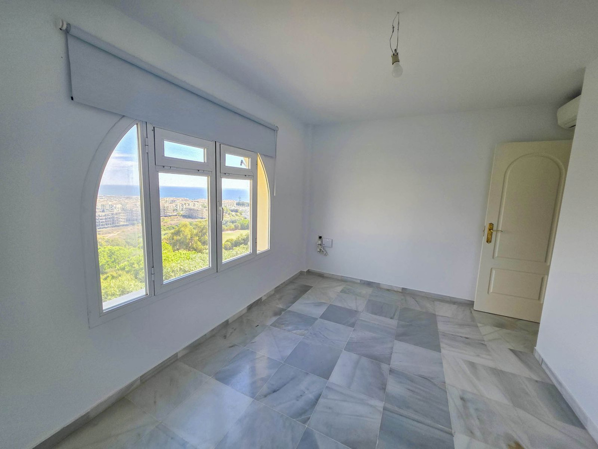 3 Bed, 2 Bath, ApartmentFor Sale, La Duquesa, Malaga