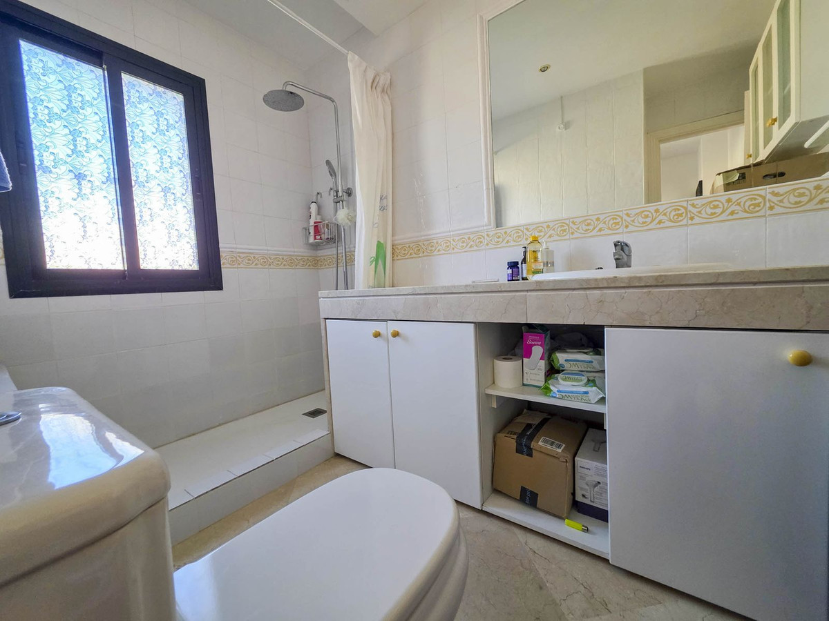 3 Bed, 2 Bath, HouseFor Sale, La Duquesa, Malaga