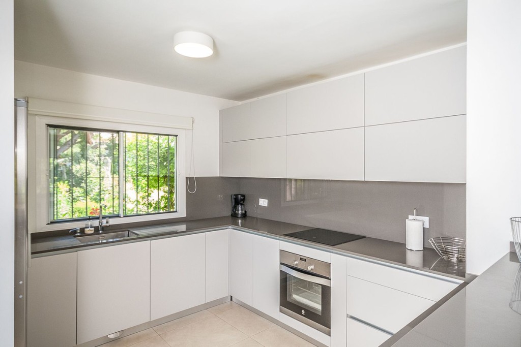 5 Bed, 3 Bath, HouseFor Sale, Elviria, Malaga