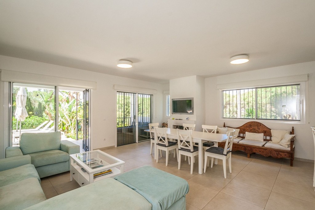 5 Bed, 3 Bath, HouseFor Sale, Elviria, Malaga