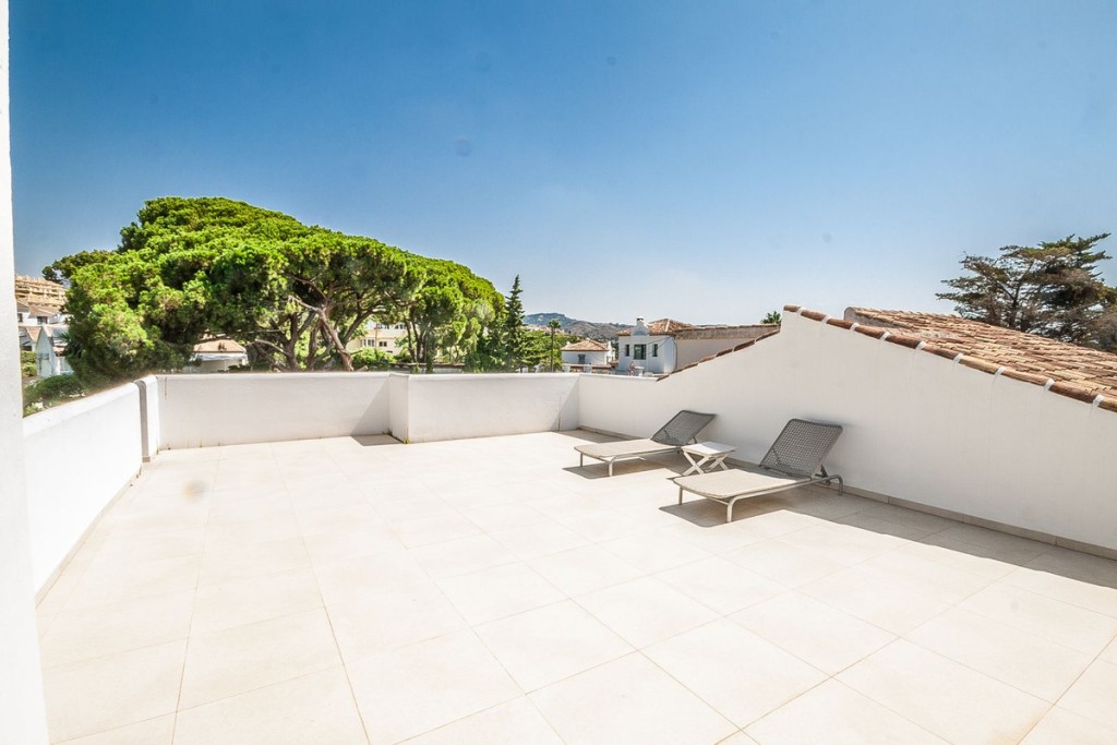 5 Bed, 3 Bath, HouseFor Sale, Elviria, Malaga