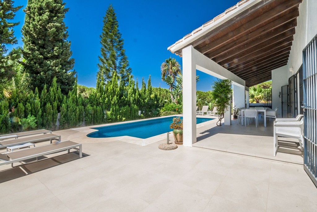 5 Bed, 3 Bath, HouseFor Sale, Elviria, Malaga