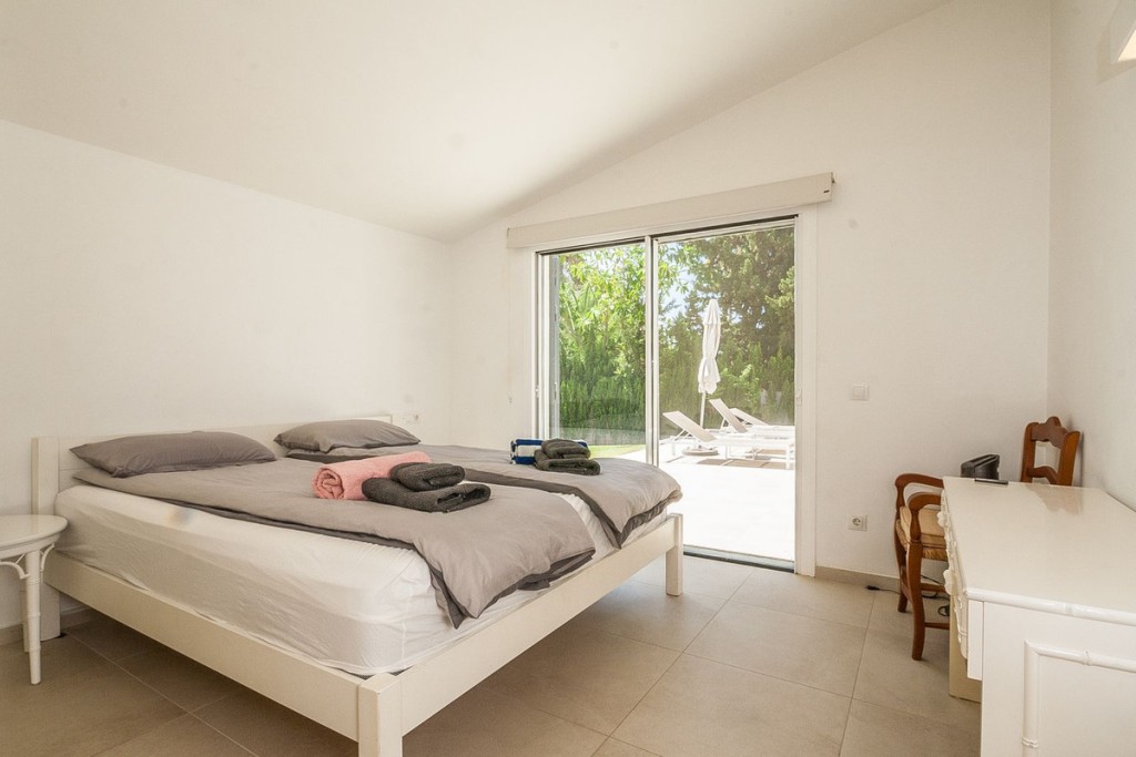 5 Bed, 3 Bath, HouseFor Sale, Elviria, Malaga