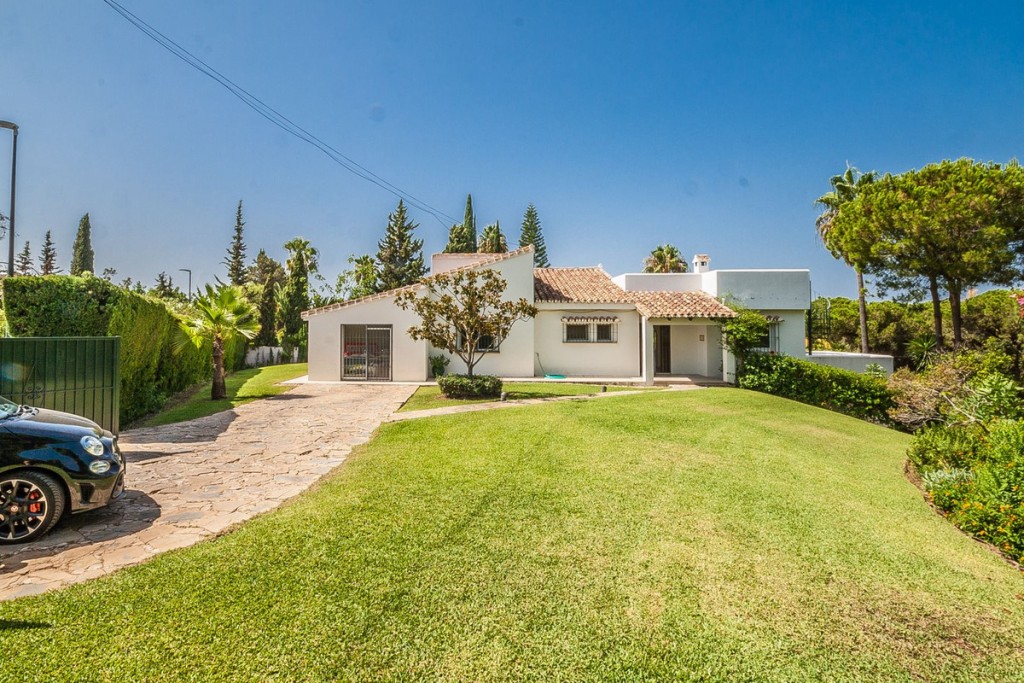 5 Bed, 3 Bath, HouseFor Sale, Elviria, Malaga