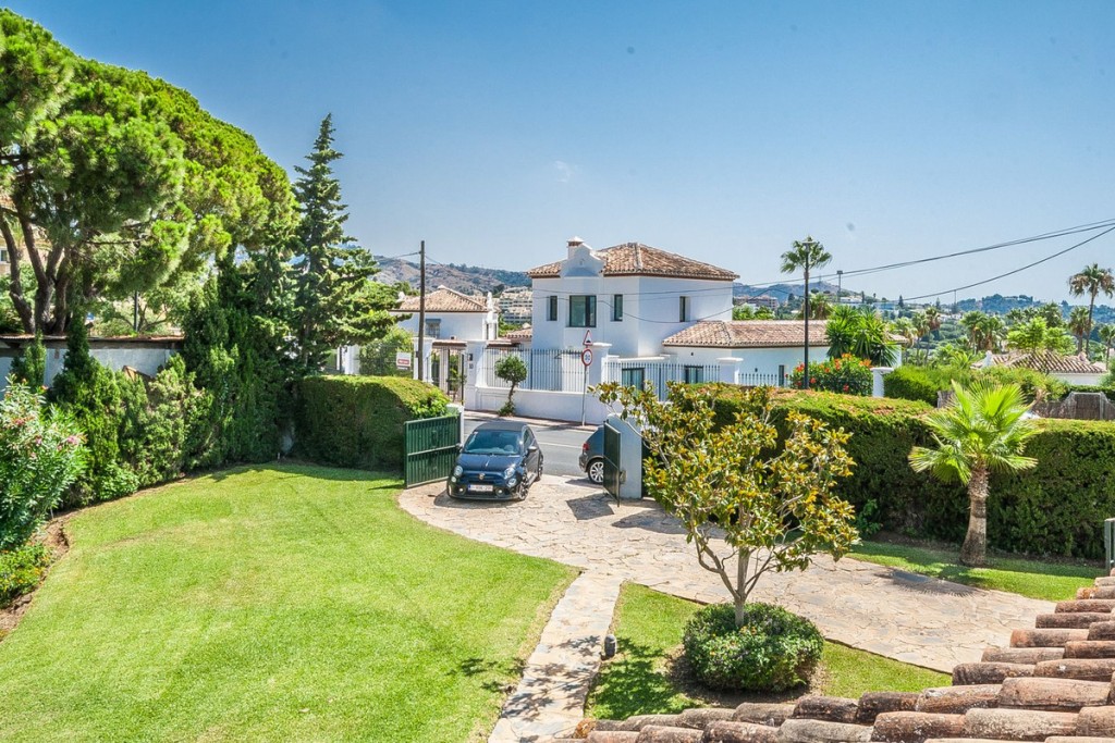 5 Bed, 3 Bath, HouseFor Sale, Elviria, Malaga