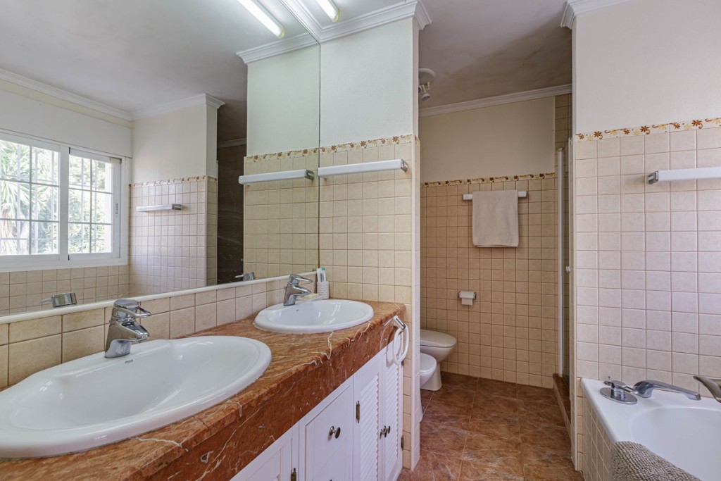 5 Bed, 6 Bath, HouseFor Sale, Benahavis, Malaga