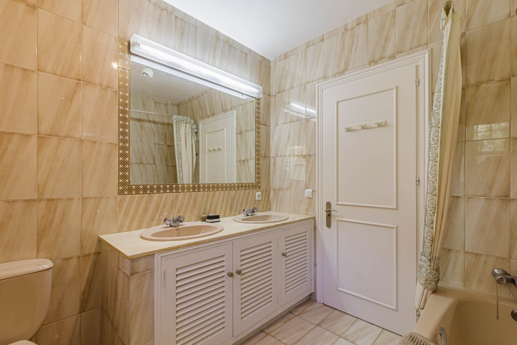 5 Bed, 6 Bath, HouseFor Sale, Benahavis, Malaga