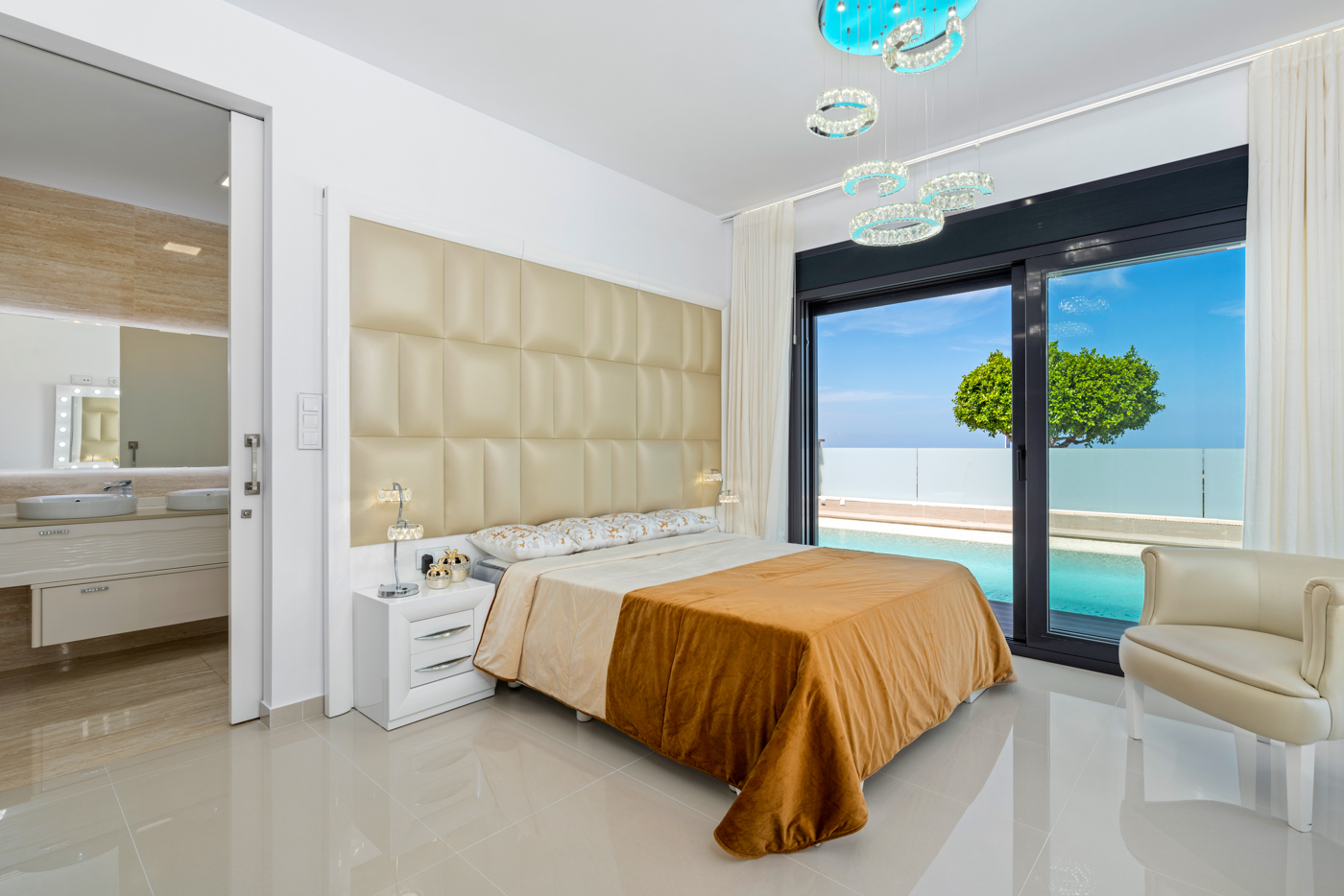 5 Bed, 4 Bath, HouseFor Sale, San Miguel de Salinas, Alicante