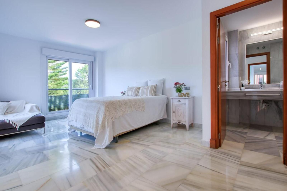 4 Bed, 4 Bath, HouseFor Sale, Benahavis, Malaga