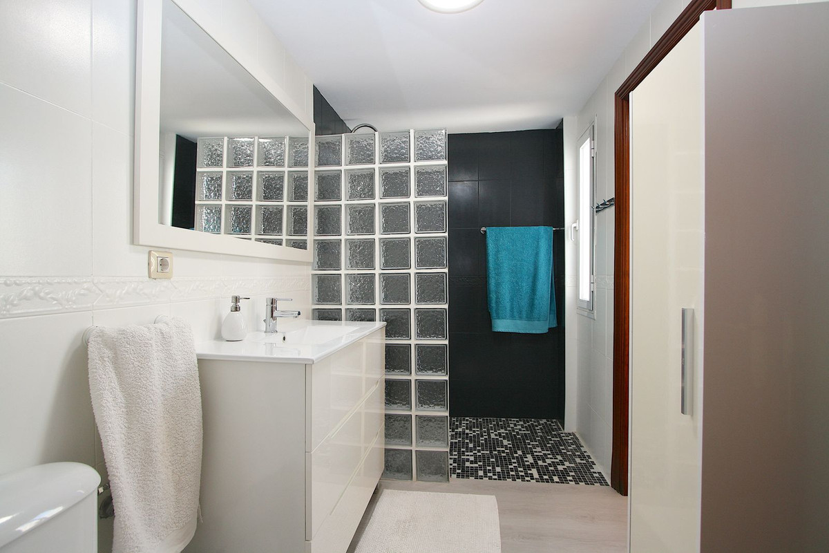 3 Bed, 2 Bath, ApartmentFor Sale, Mijas Costa, Malaga