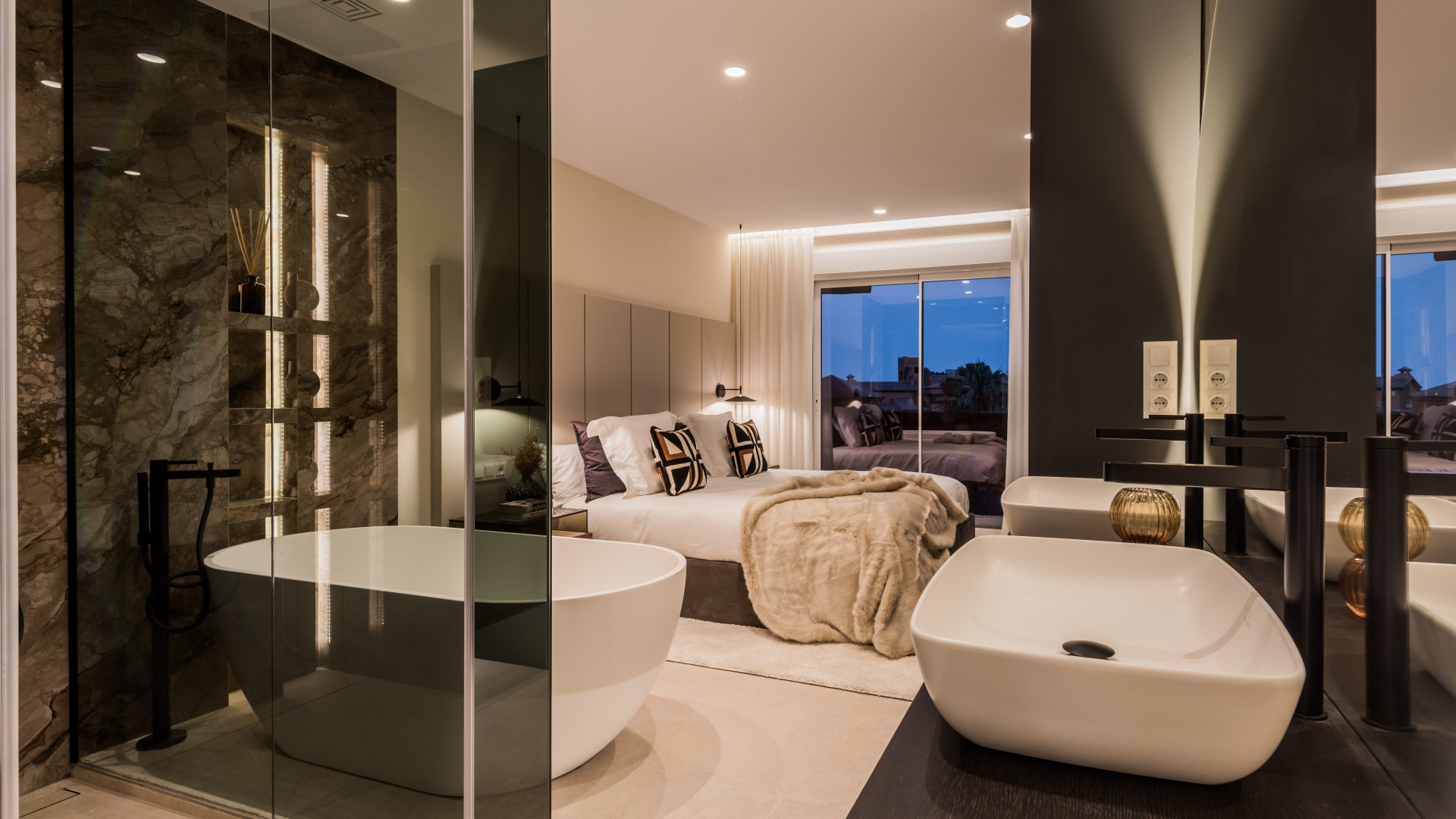 3 Bed, 2 Bath, ApartmentFor Sale, Estepona, Malaga