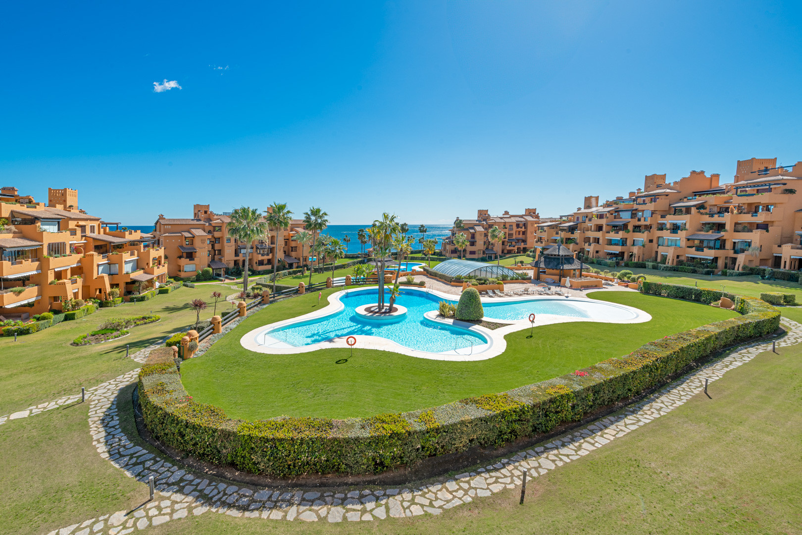 3 Bed, 2 Bath, ApartmentFor Sale, Estepona, Malaga