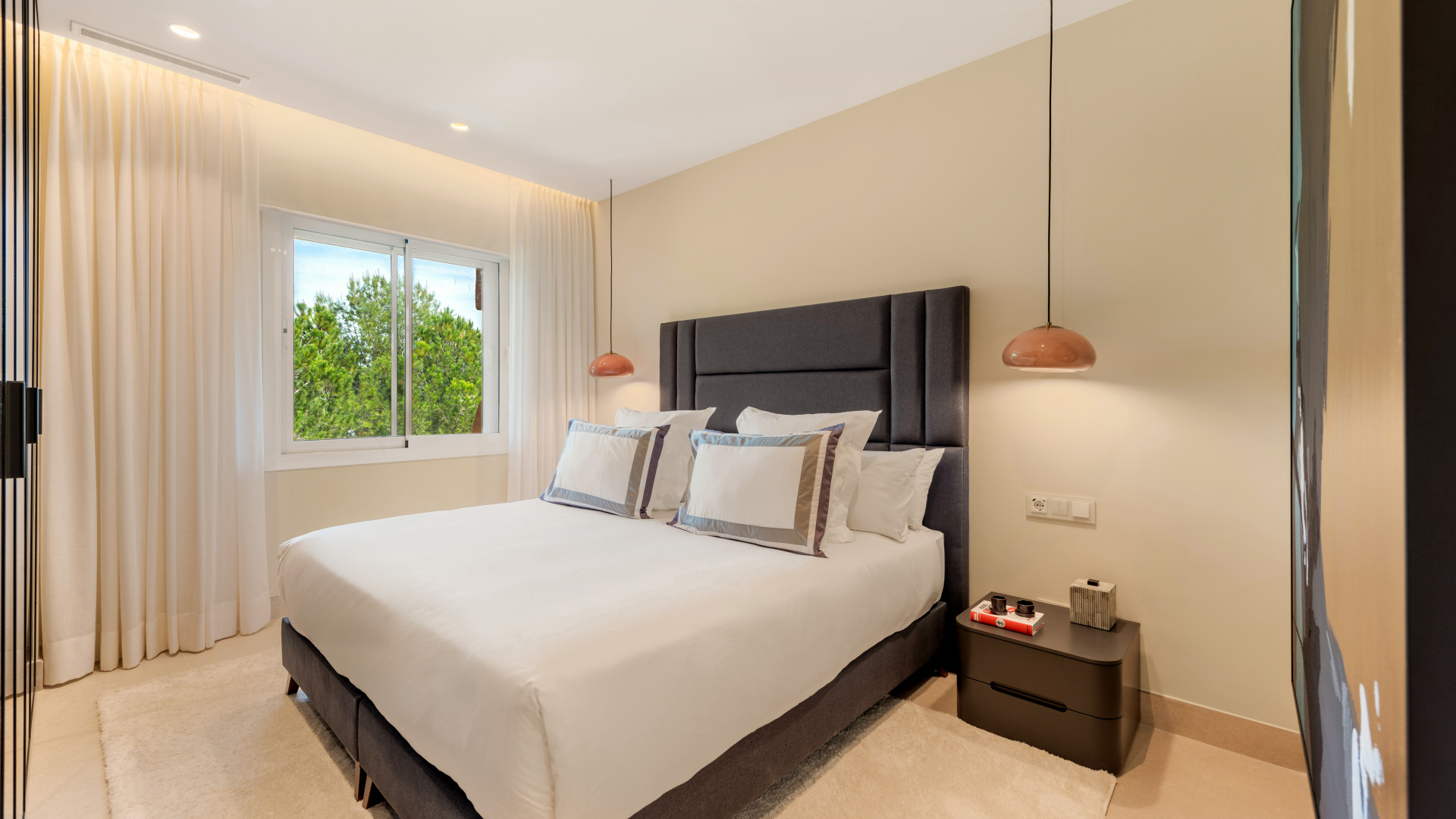 3 Bed, 2 Bath, ApartmentFor Sale, Estepona, Malaga