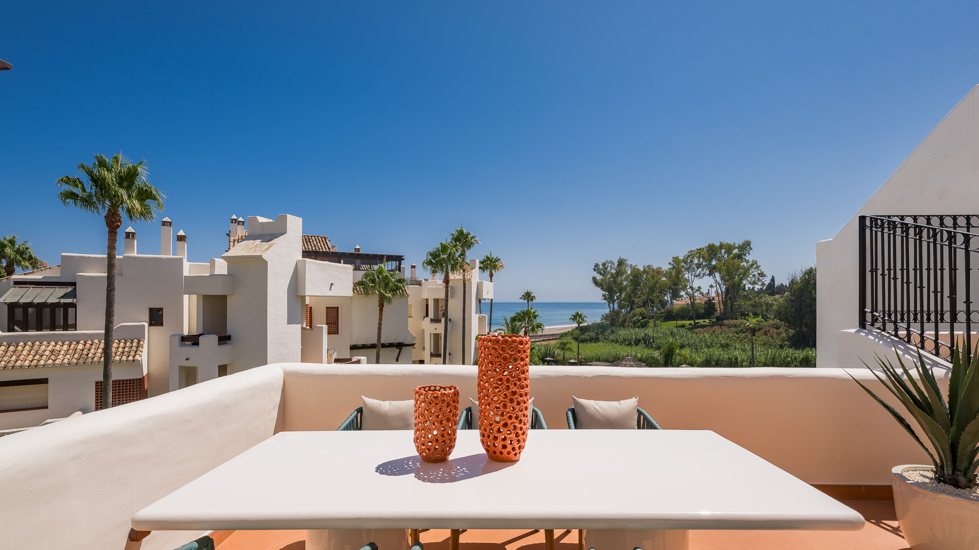 3 Bed, 2 Bath, ApartmentFor Sale, Estepona, Malaga