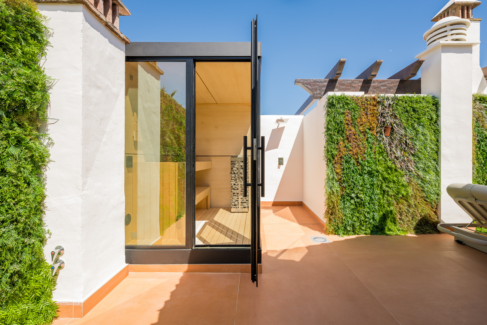 3 Bed, 2 Bath, ApartmentFor Sale, Estepona, Malaga