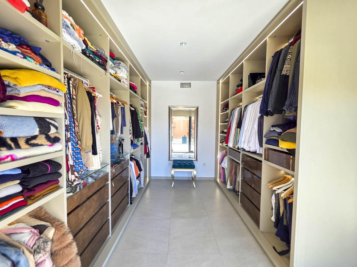 3 Bed, 3 Bath, HouseFor Sale, La Duquesa, Malaga