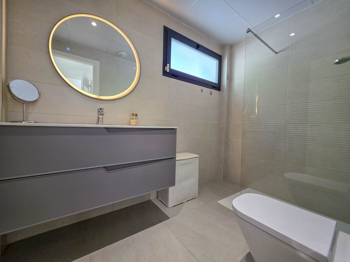 3 Bed, 3 Bath, HouseFor Sale, La Duquesa, Malaga