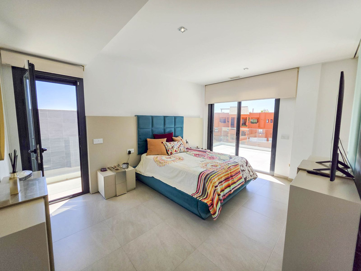 3 Bed, 3 Bath, HouseFor Sale, La Duquesa, Malaga