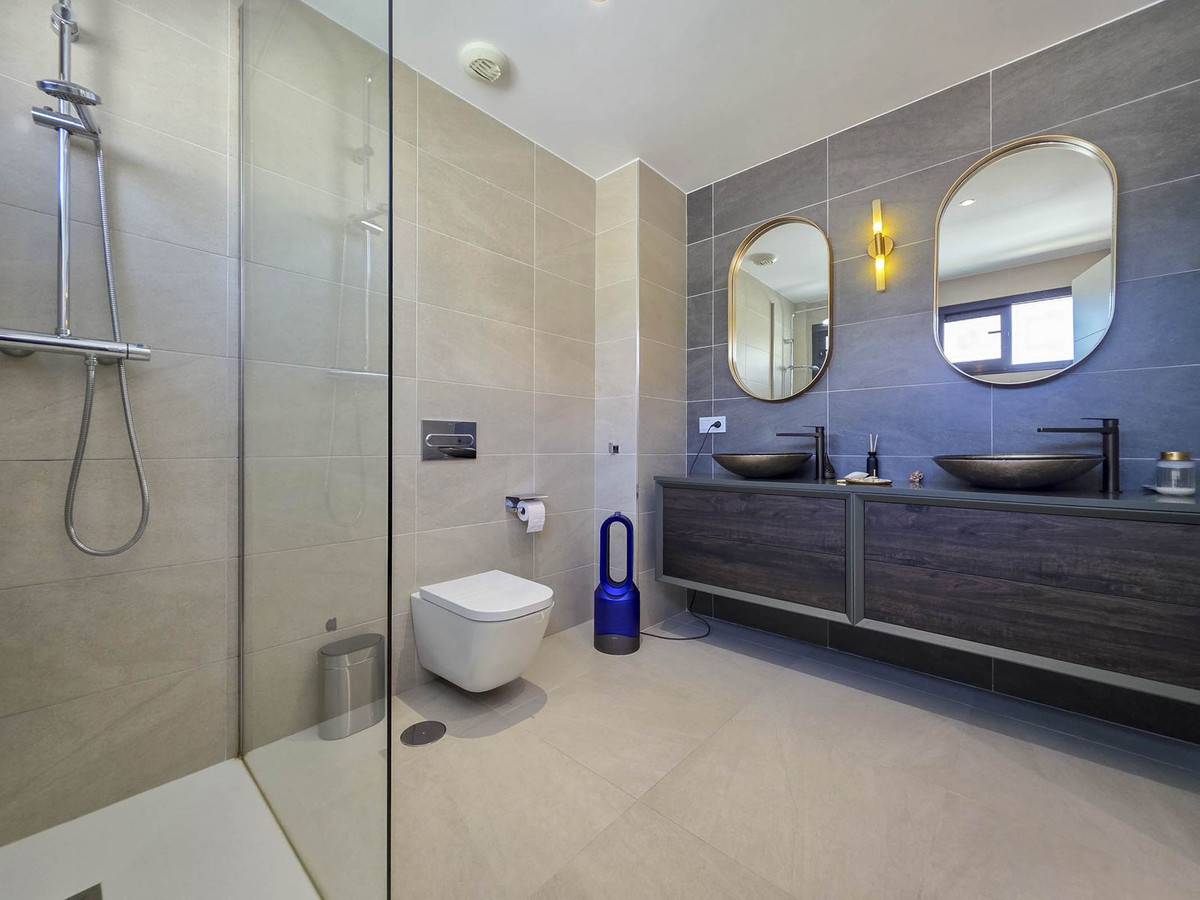 3 Bed, 3 Bath, HouseFor Sale, La Duquesa, Malaga