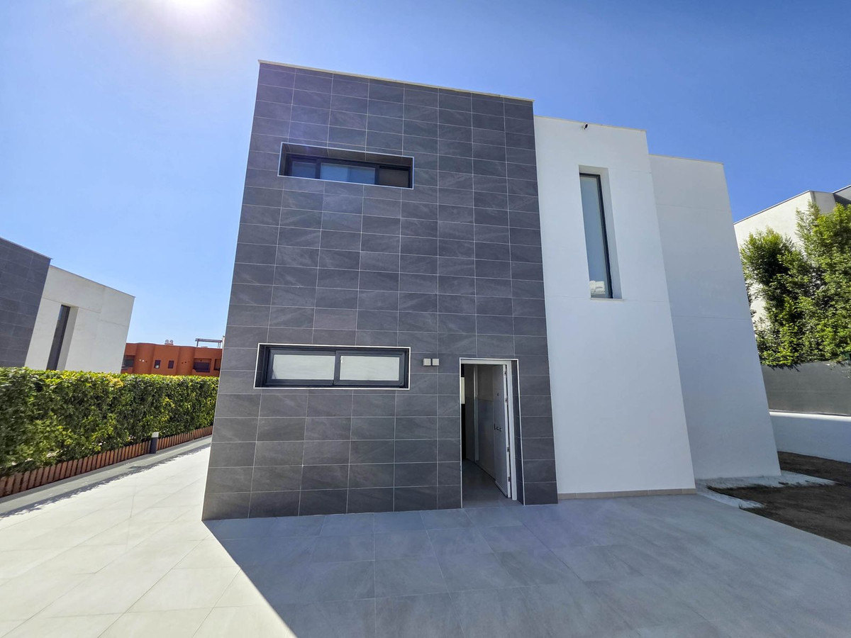 3 Bed, 3 Bath, HouseFor Sale, La Duquesa, Malaga