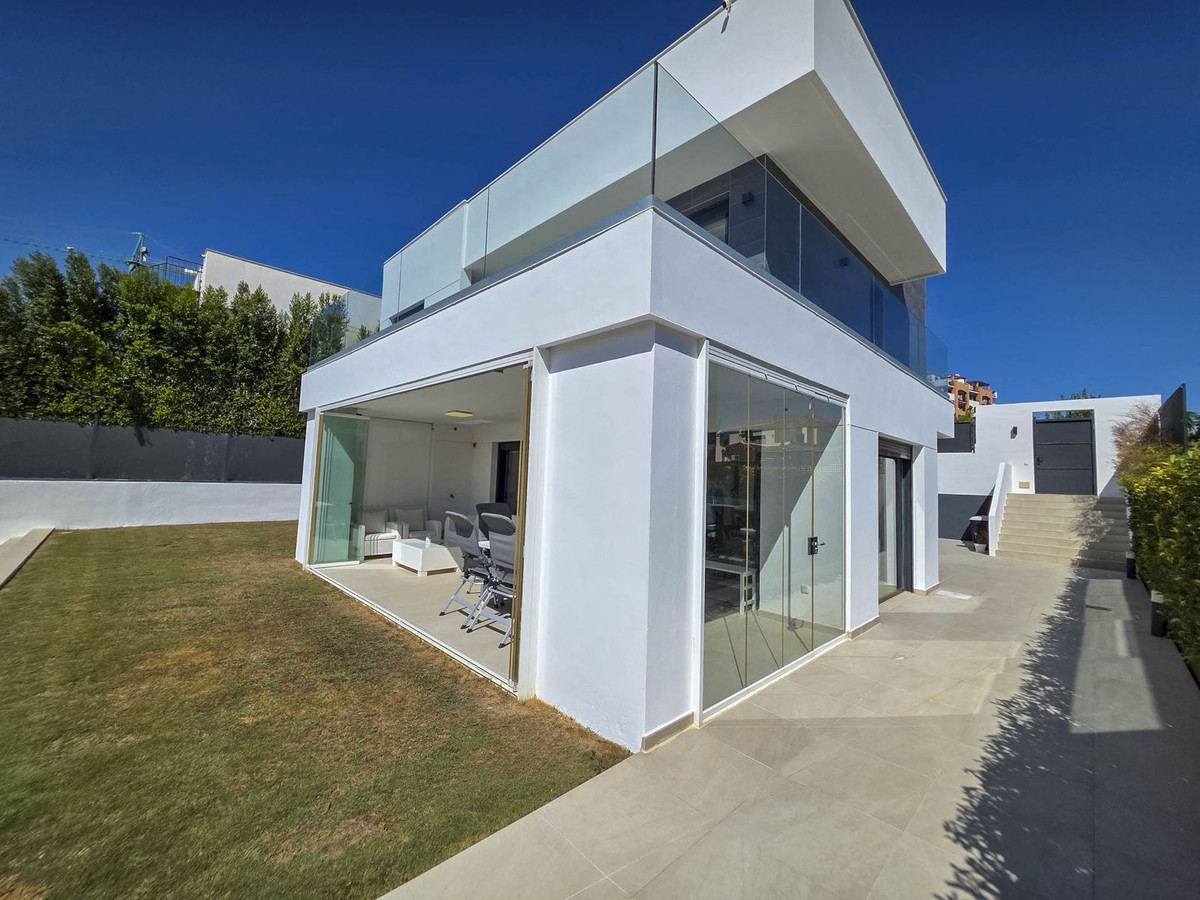 3 Bed, 3 Bath, HouseFor Sale, La Duquesa, Malaga