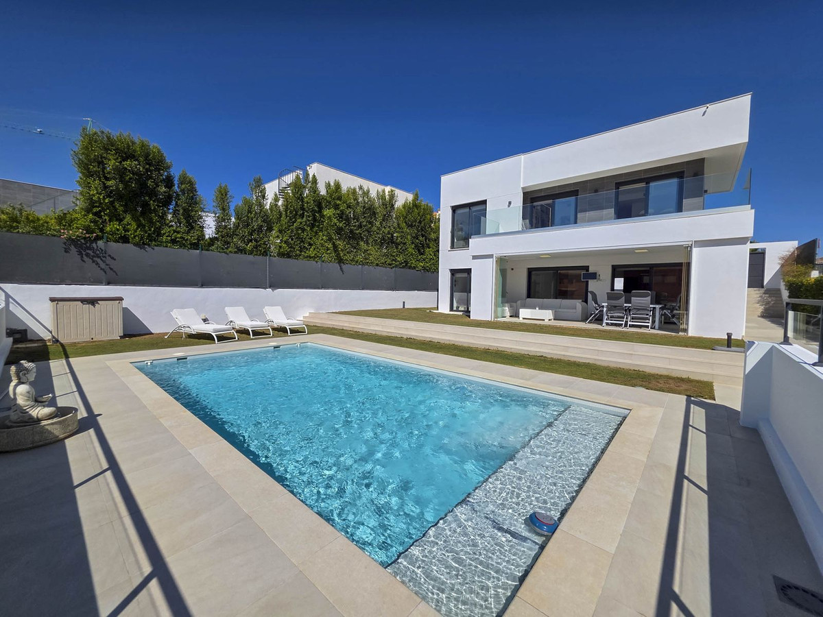 3 Bed, 3 Bath, HouseFor Sale, La Duquesa, Malaga