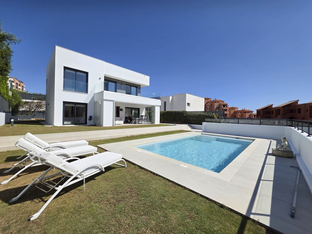 3 Bed, 3 Bath, HouseFor Sale, La Duquesa, Malaga