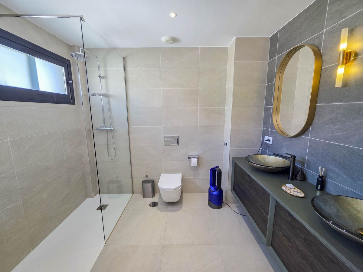 3 Bed, 3 Bath, HouseFor Sale, La Duquesa, Malaga