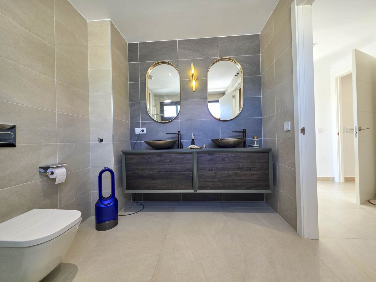 3 Bed, 3 Bath, HouseFor Sale, La Duquesa, Malaga