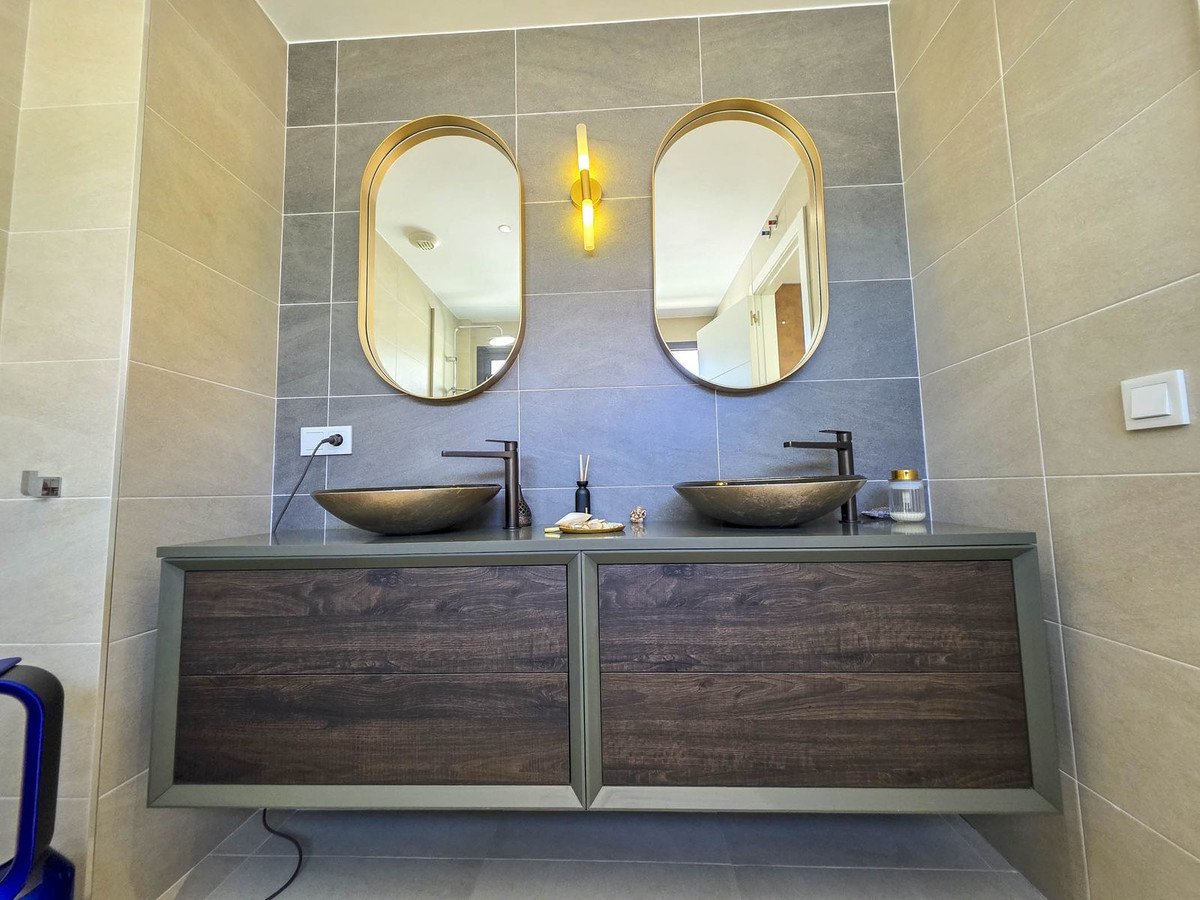 3 Bed, 3 Bath, HouseFor Sale, La Duquesa, Malaga