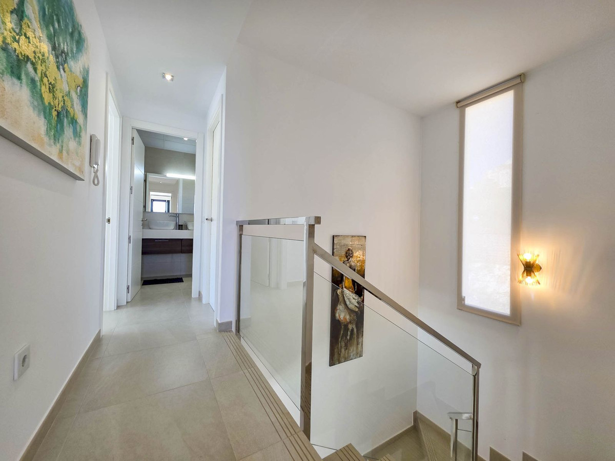 3 Bed, 3 Bath, HouseFor Sale, La Duquesa, Malaga