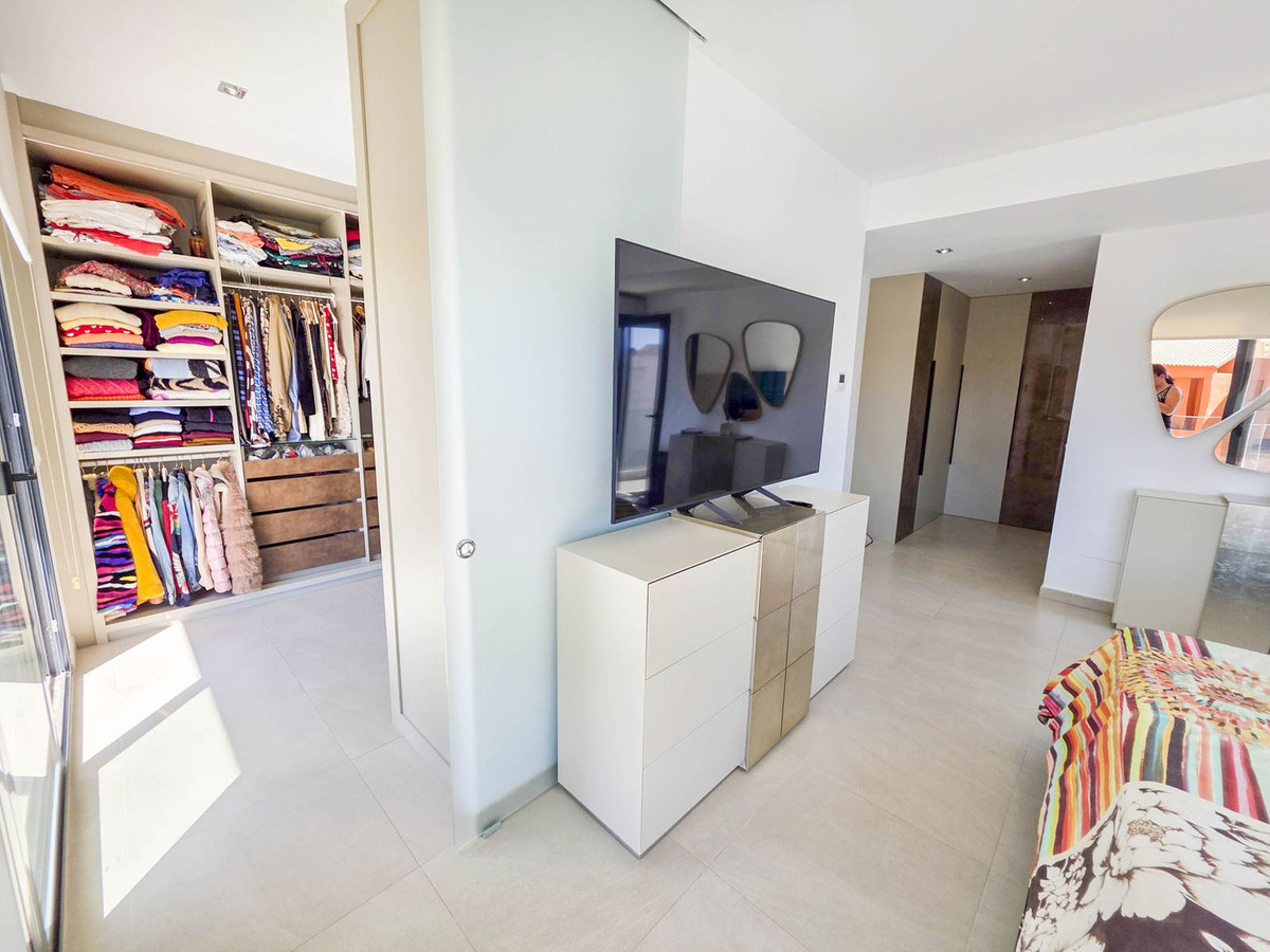 3 Bed, 3 Bath, HouseFor Sale, La Duquesa, Malaga