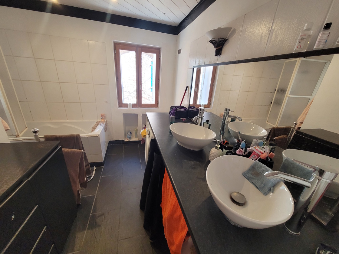 3 Bed, 2 Bath, HouseFor Sale, Bedarieux, Herault, Languedoc-Roussillon, 34600