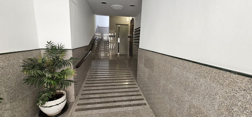 4 Bed, 2 Bath, ApartmentFor Sale, Fuengirola, Malaga