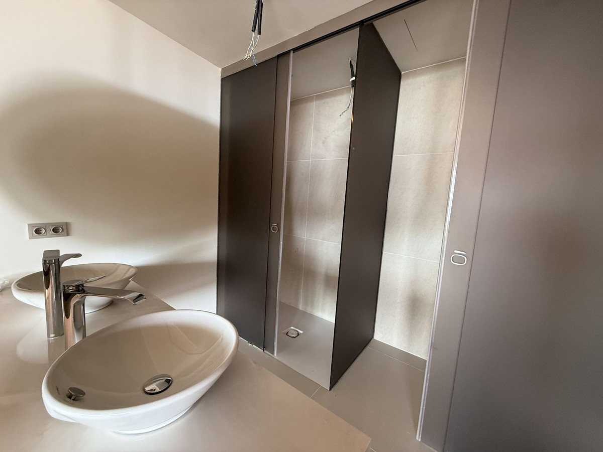 3 Bed, 2 Bath, ApartmentFor Sale, Higueron, Malaga