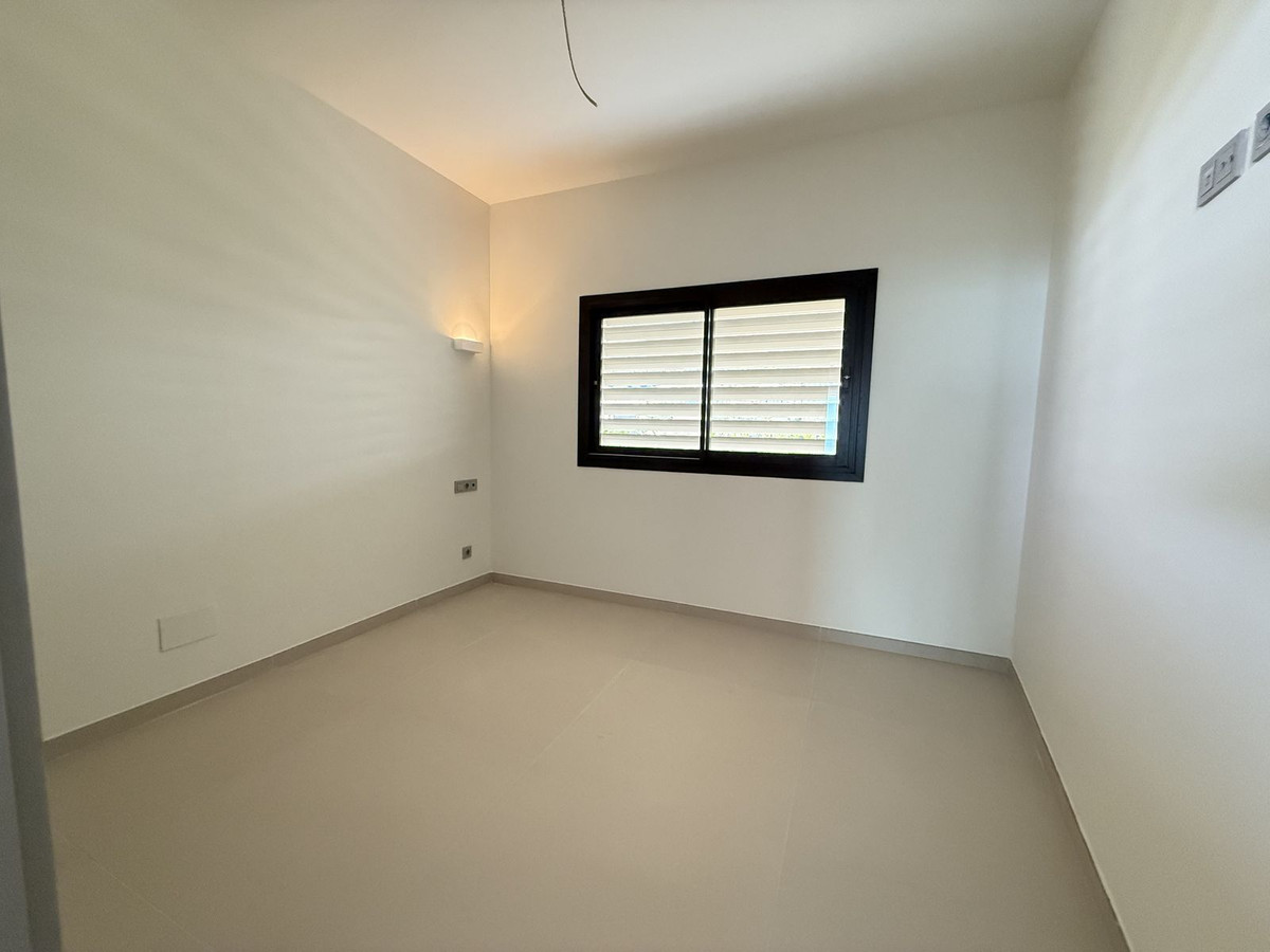 3 Bed, 2 Bath, ApartmentFor Sale, Higueron, Malaga