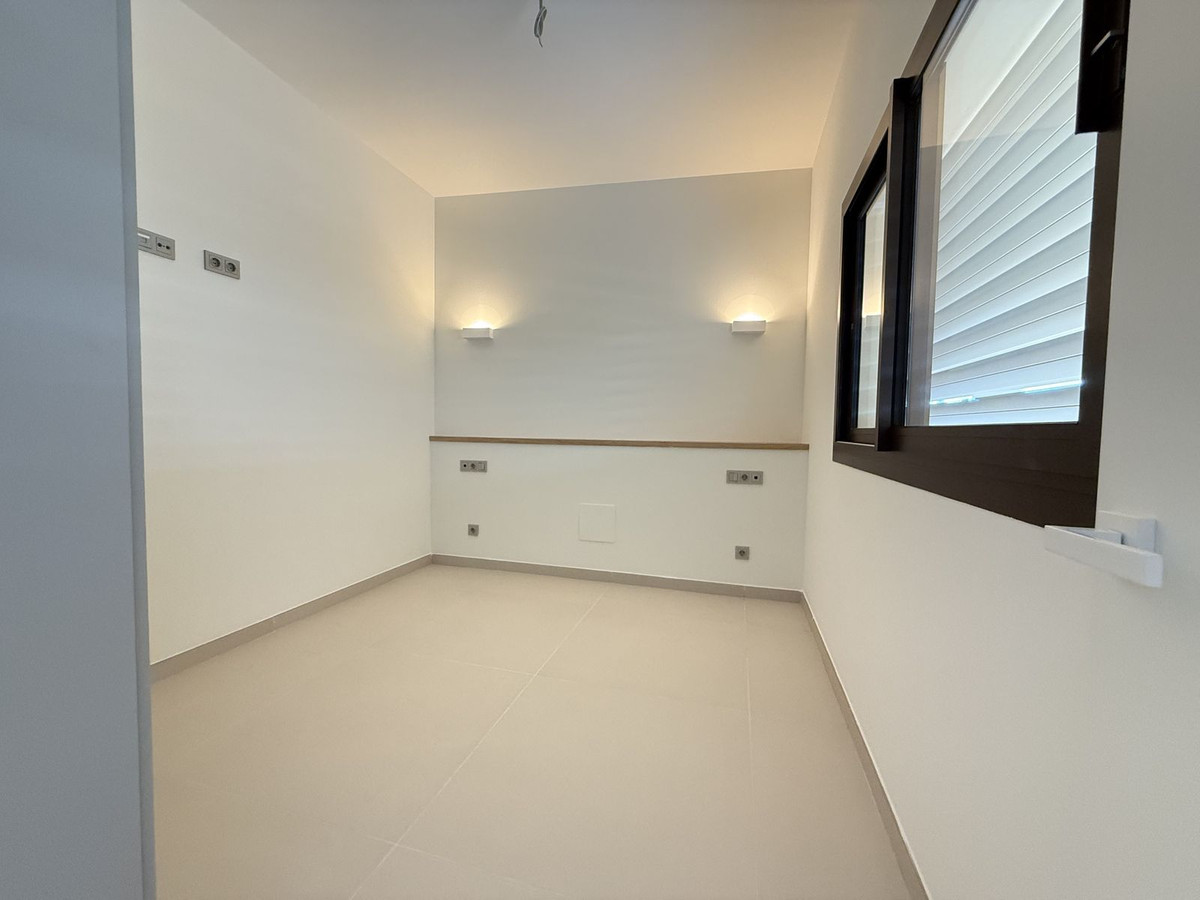 3 Bed, 2 Bath, ApartmentFor Sale, Higueron, Malaga