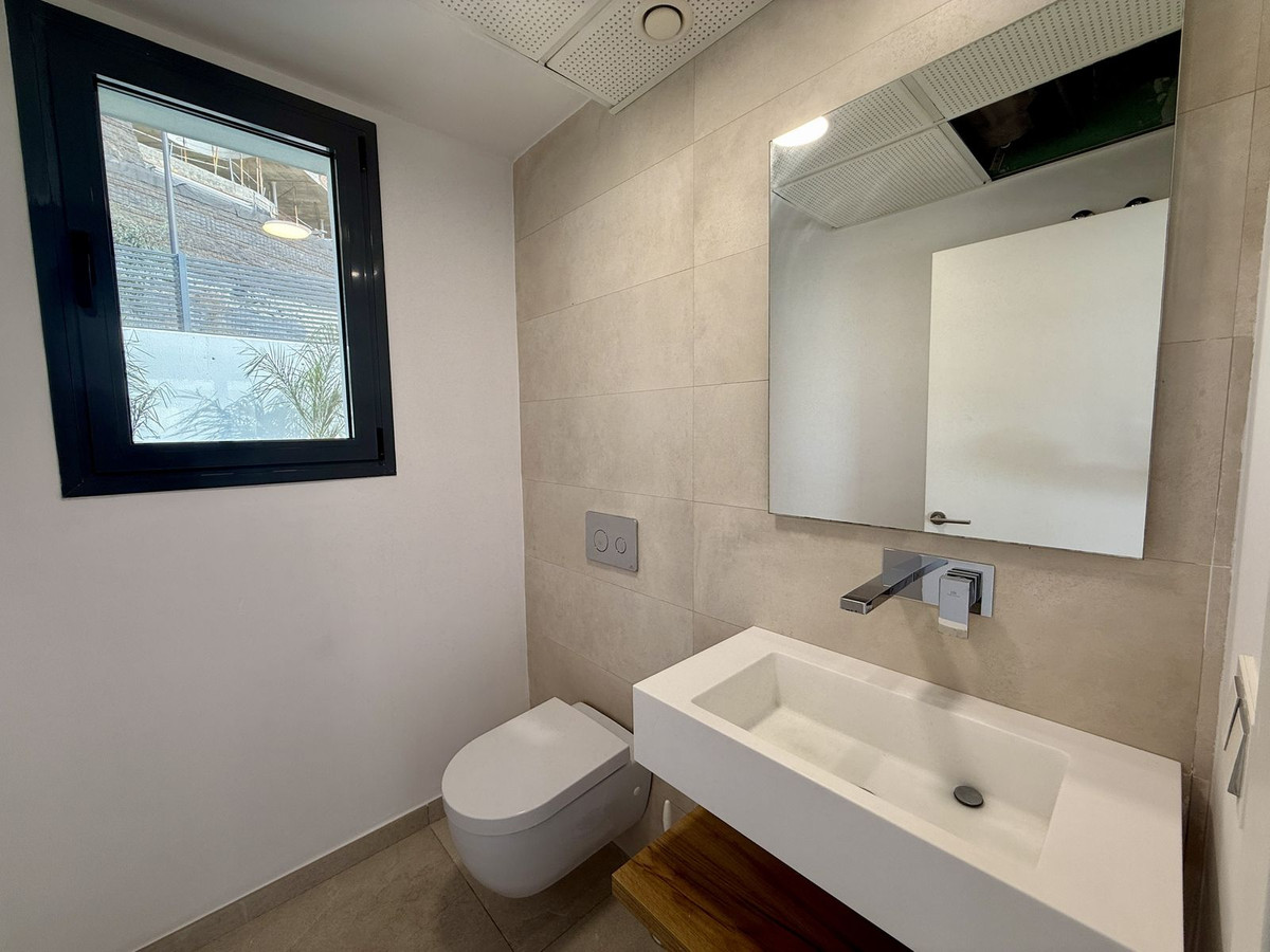 3 Bed, 2 Bath, ApartmentFor Sale, La Quinta, Malaga