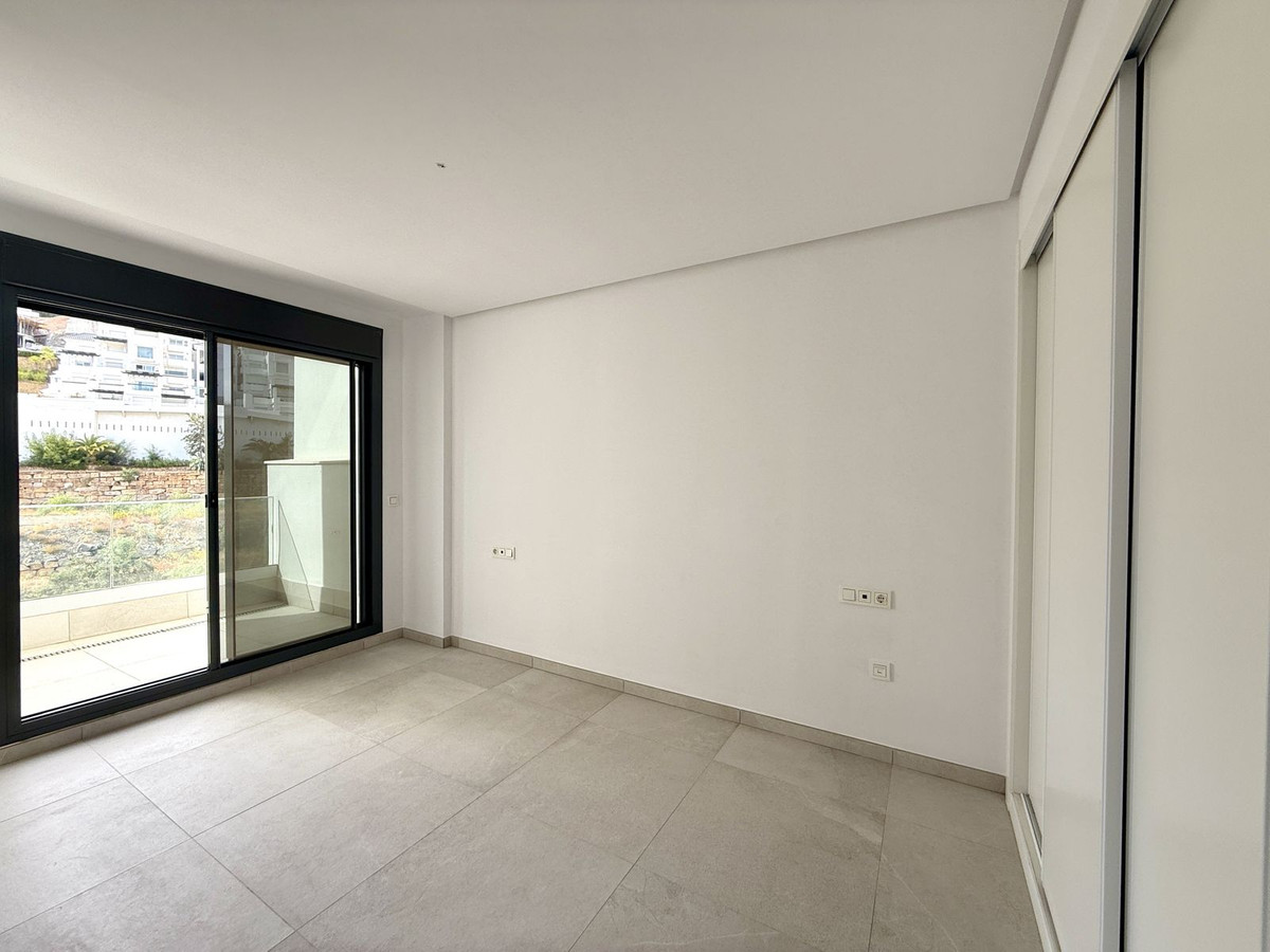 3 Bed, 2 Bath, ApartmentFor Sale, La Quinta, Malaga