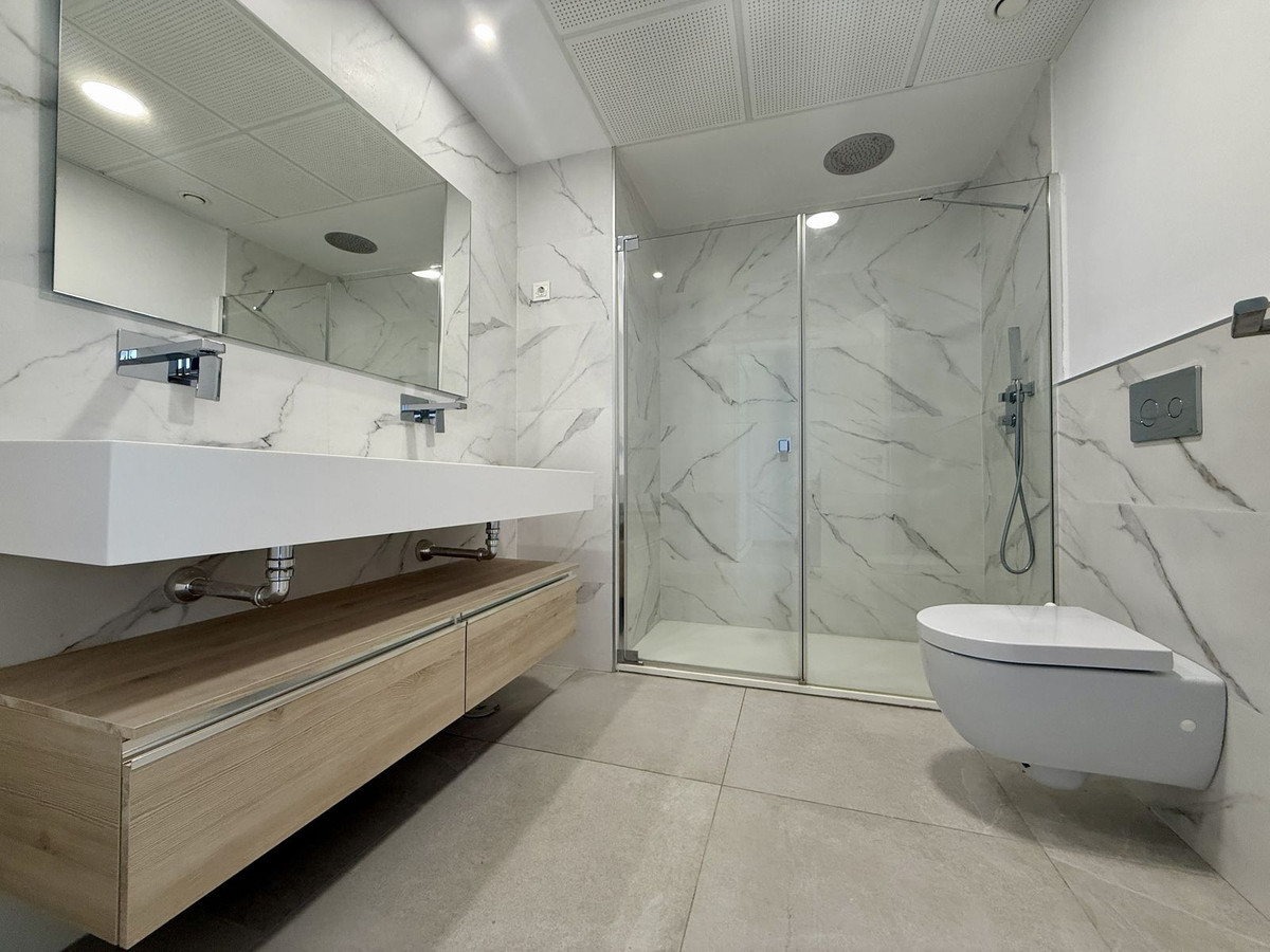 3 Bed, 2 Bath, ApartmentFor Sale, La Quinta, Malaga