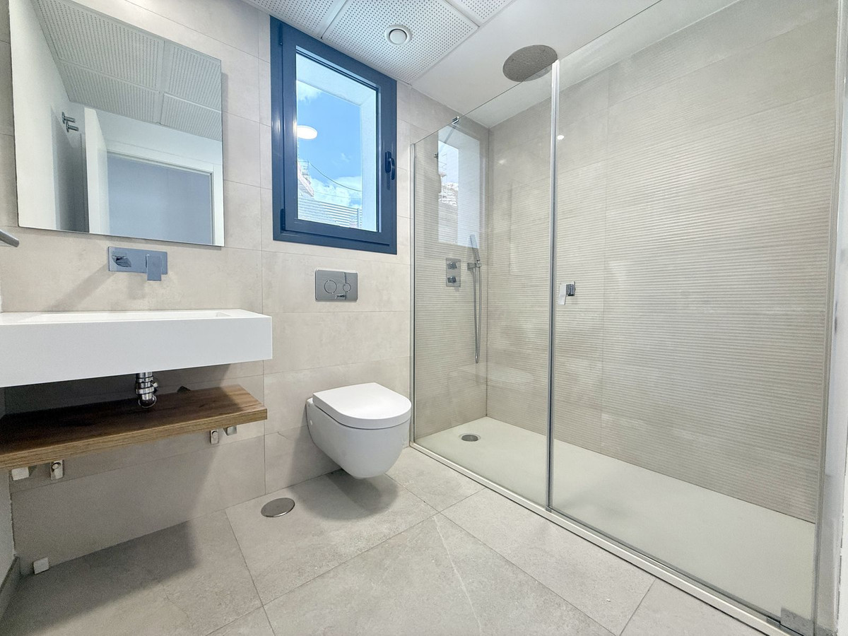 3 Bed, 2 Bath, ApartmentFor Sale, La Quinta, Malaga