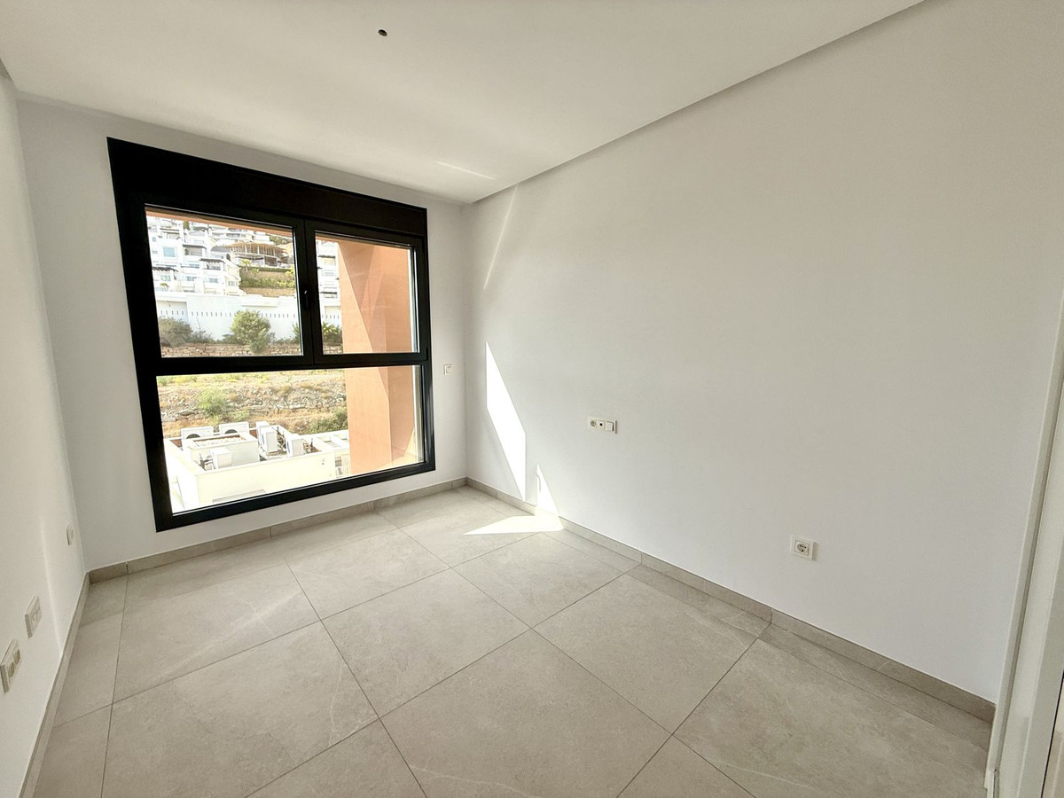 3 Bed, 2 Bath, ApartmentFor Sale, La Quinta, Malaga