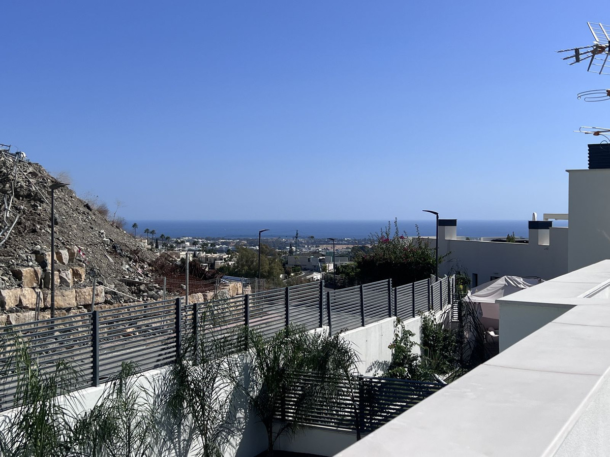 3 Bed, 2 Bath, ApartmentFor Sale, La Quinta, Malaga