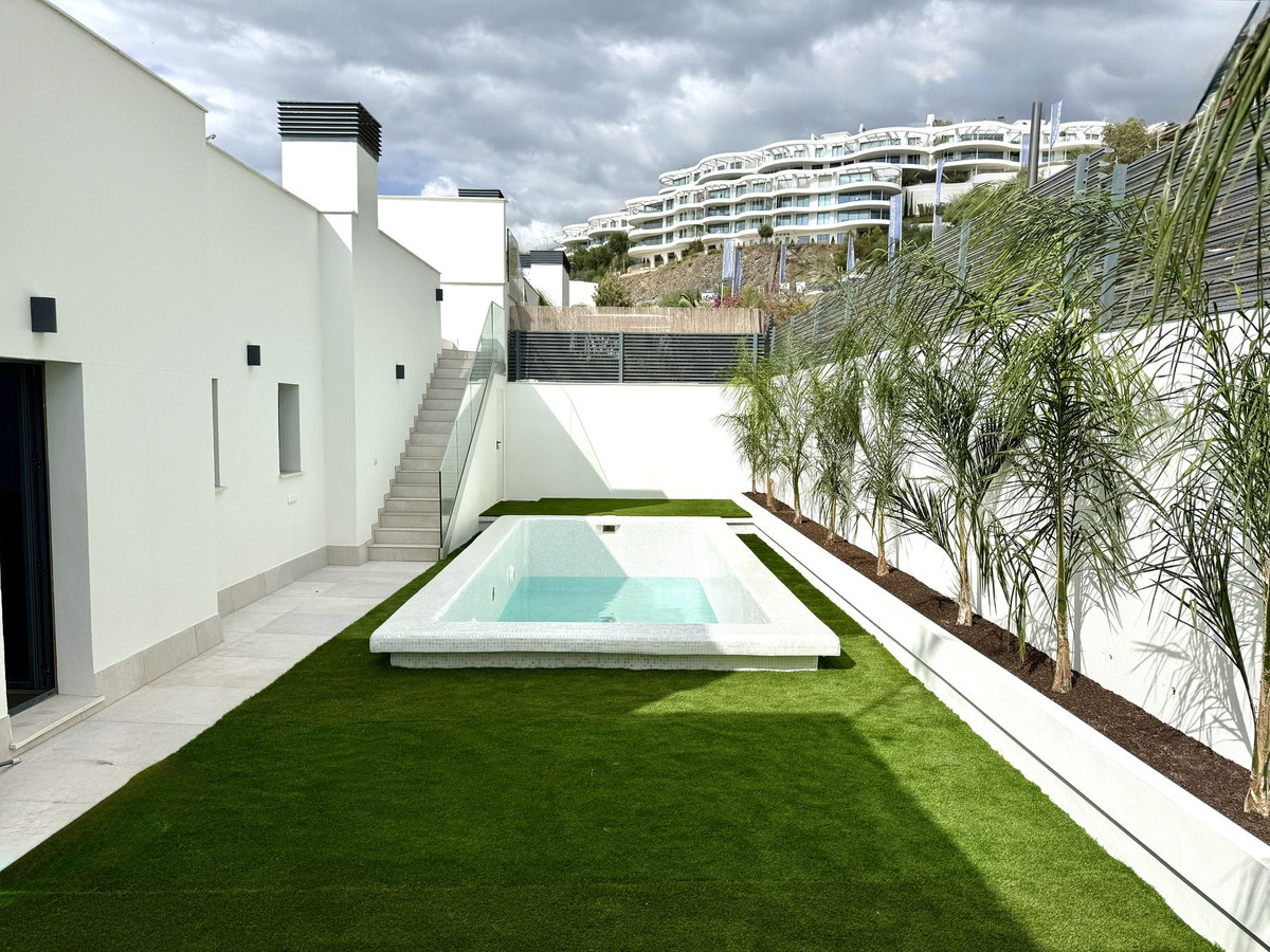 3 Bed, 2 Bath, ApartmentFor Sale, La Quinta, Malaga