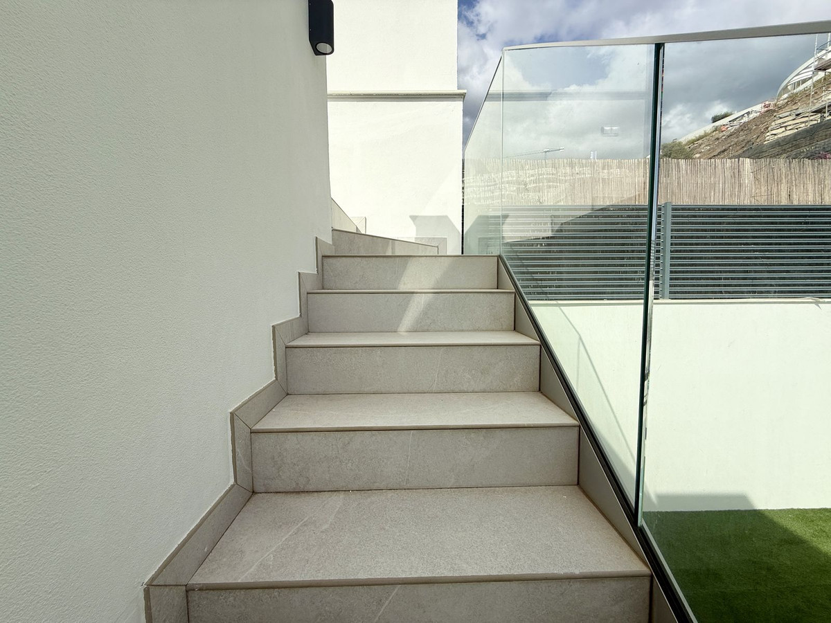 3 Bed, 2 Bath, ApartmentFor Sale, La Quinta, Malaga