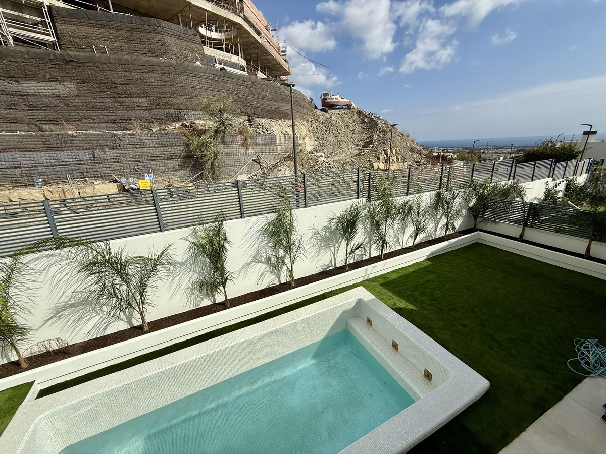 3 Bed, 2 Bath, ApartmentFor Sale, La Quinta, Malaga