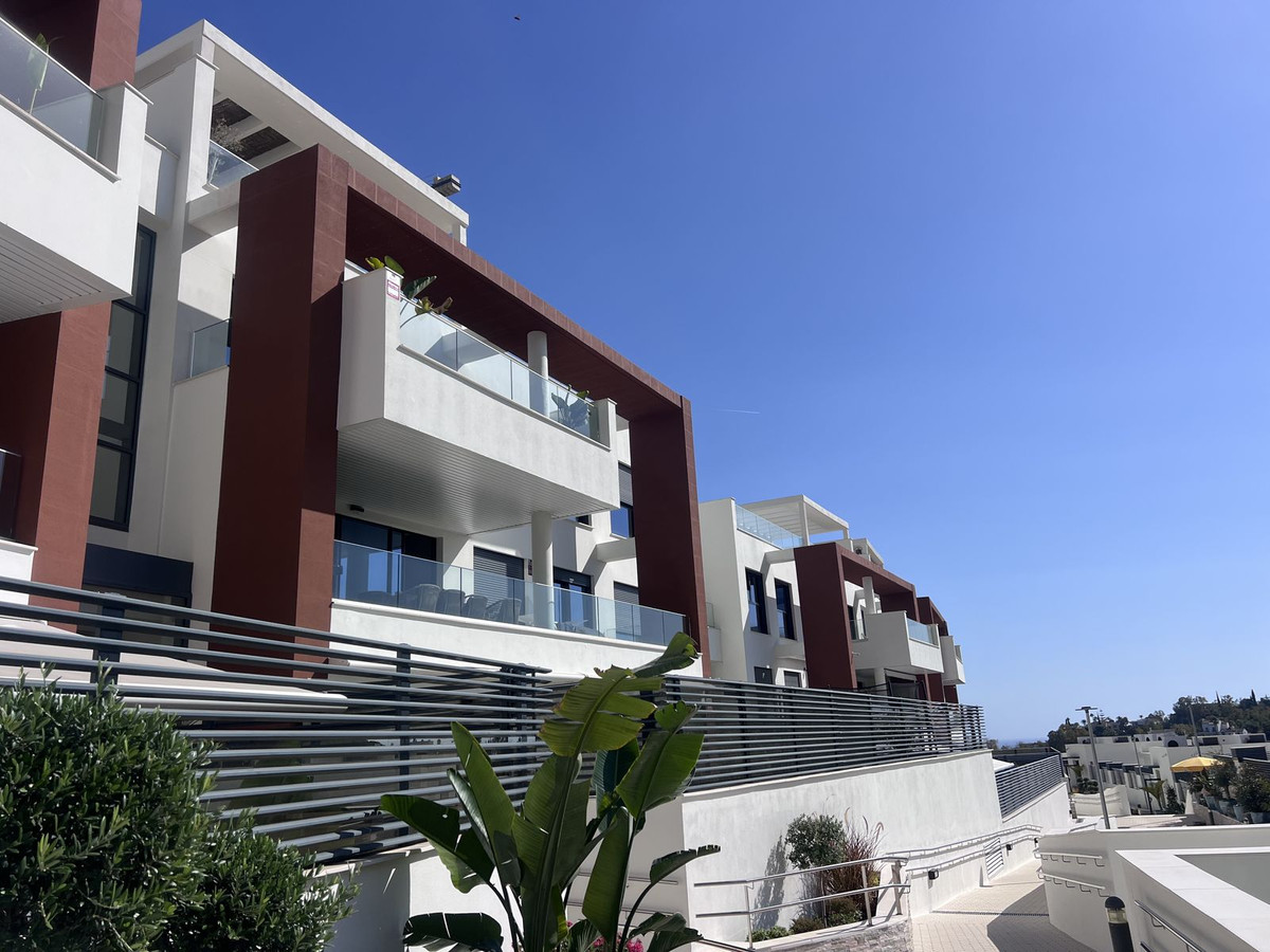 3 Bed, 2 Bath, ApartmentFor Sale, La Quinta, Malaga