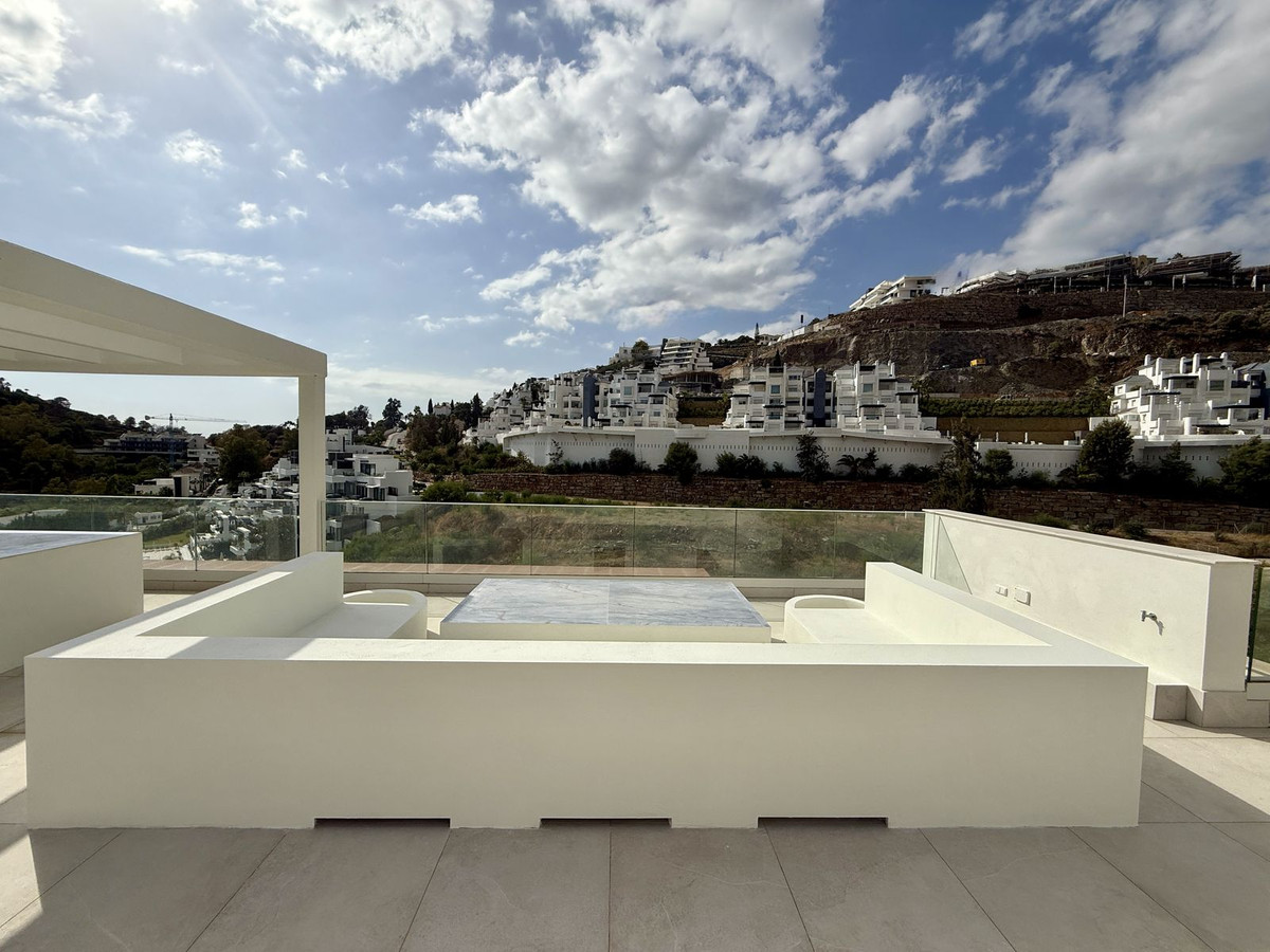 3 Bed, 2 Bath, ApartmentFor Sale, La Quinta, Malaga