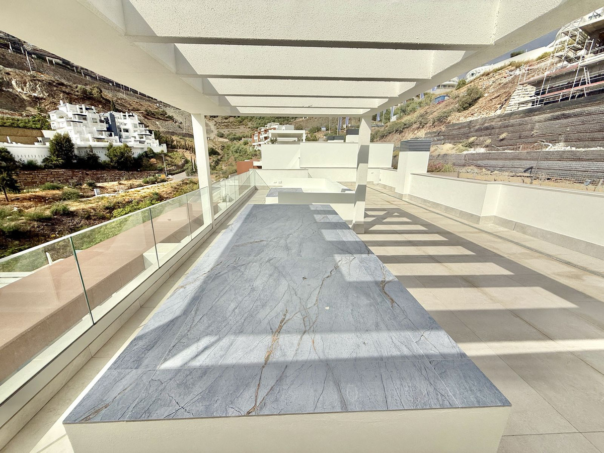 3 Bed, 2 Bath, ApartmentFor Sale, La Quinta, Malaga